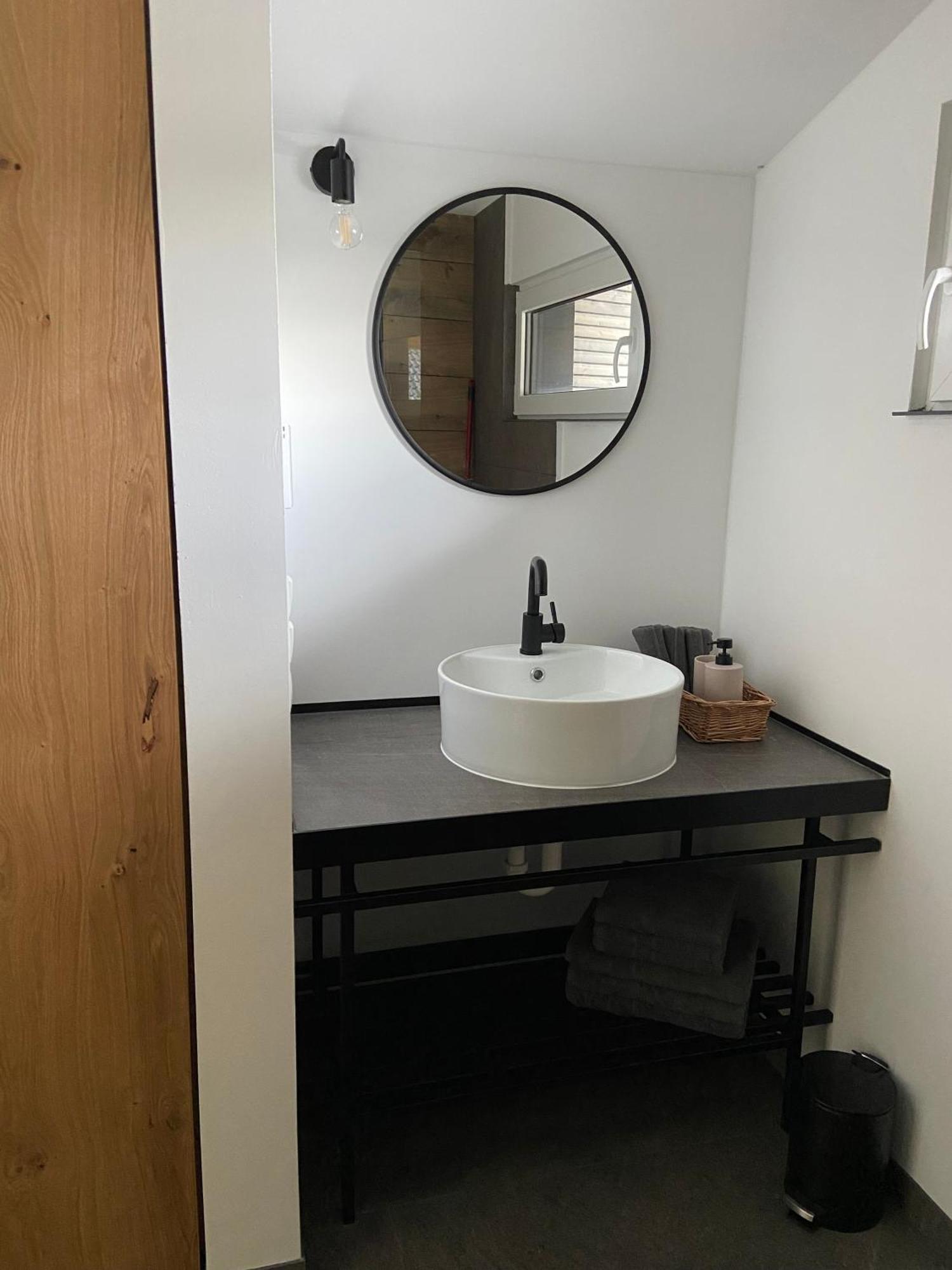Modernes Tinyhouse Trailer Cabins Am Waldrand - Mit Seezugang Eging Eksteriør billede